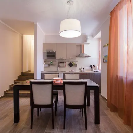 La Lombarda Centro Storico 스트레사