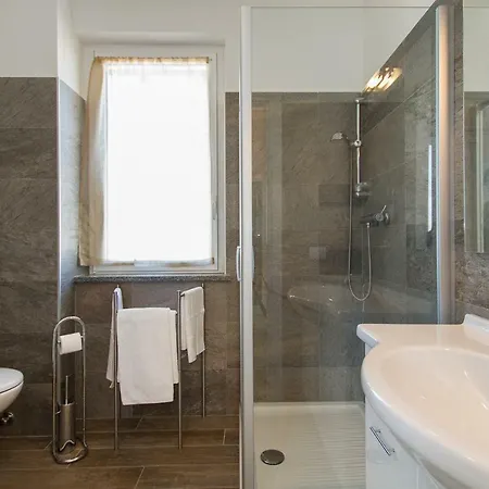 La Lombarda By Stresahome - Centro Storico Apartment *