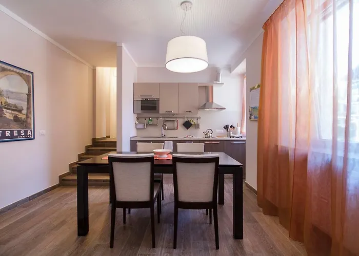 La Lombarda Centro Storico Stresa